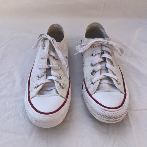 Women’s Converse Size 6 - Picture 4 of 4